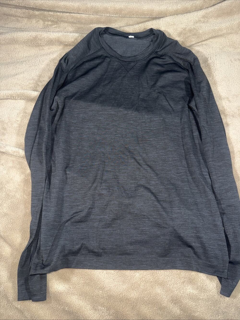 Lululemon Gray Pullover Crew‎ Neck Long Sleeve Lightweight Top Men’s
